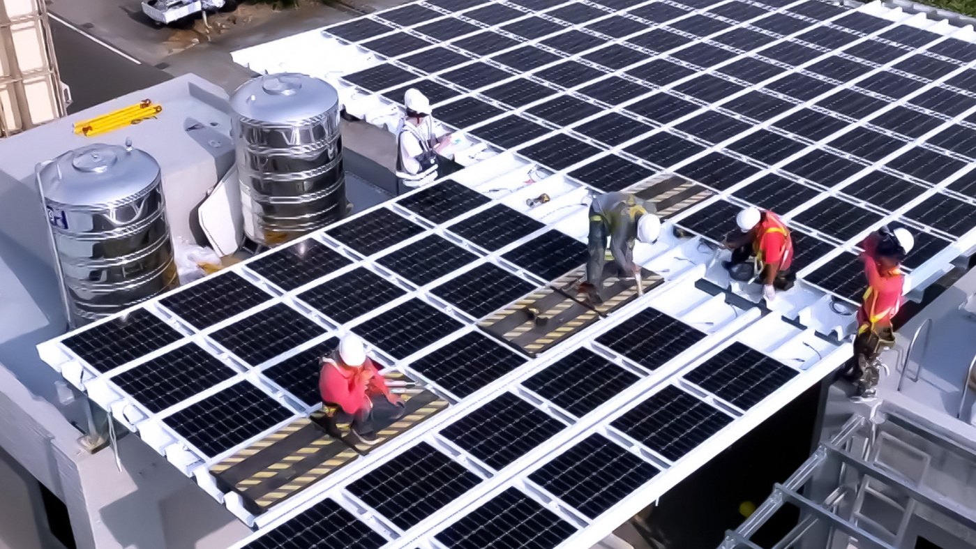 友達打造光電建築一體化整合建材，開發SunSteel光電整合型浪板，實現快速安裝、避免二次施工，讓屋頂光電躍升未來建物新標配。